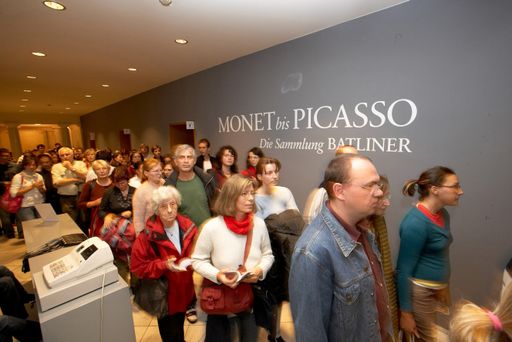 Besucher bei der Langen Nacht der Museen in der Albertina