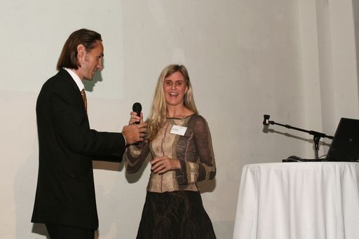 Vorschau Bild von Michael Vogel und Edith Dörfler, Geschäftsführer von APA-PictureDesk, beim Launch des neuen Portals der Bildagentur im WUK-Projektraum.