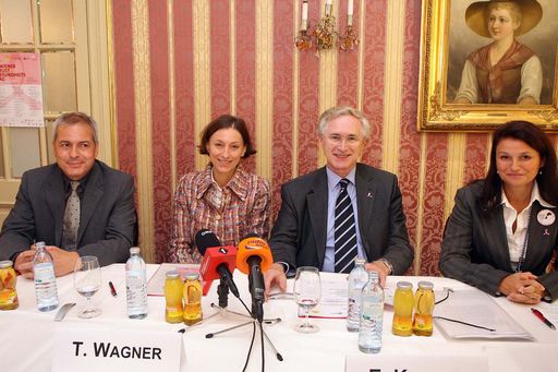 Pressekonferenz: Mammakarzinom - sind biologische Therapien die Zukunft? v.l.n.r.: Univ. - Prof.; Dr. Thomas Felzmann; Univ.-Prof. Dr. Teresa Wagner Univ.-Prof. Dr. Ernst Kubista; Mag. Karin Eger.
http://pressefotos.at/m.php?g=1&u=52&dir=200710&e=20071010_c&a=event