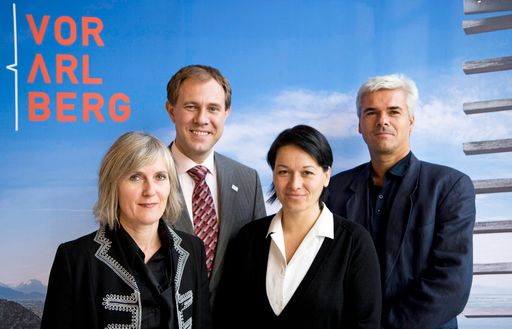 PK Festspielhaus Bregenz - v.l.n.r.: Mag. arch. Marina Hämmerle (vorarlberger architektur institut), Mag. Christian Schützinger, DI Bibiane Hromas, Mag. Thomas Rubik (WKO)