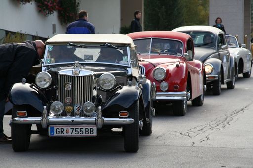 Vorschau Bild von Rund 80 Oldtimer werden in diesem Jahr wieder bei der Rallye "Salz, Öl & Wasser" (19.-20.10.07) starten, die vom Salzburger Messegelände nach Bad Gastein und wieder zurückführt. Das First-Class Hotel EUROPÄISCHER HOF im noblen Weltkurort Bad Gastein bildet dabei erneut den würdigen Rahmen für die Zwischen-Etappe.