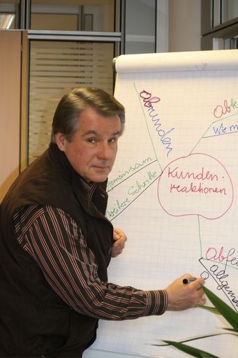 Vorschau Bild von Dr. Werner Antal bei der Seminarveranstaltung in Salzburg.