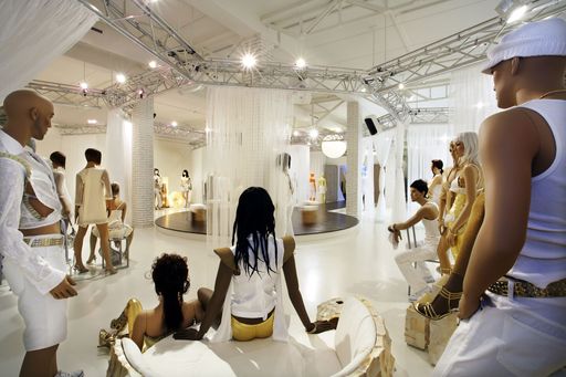 Vorschau Bild von Die neu eröffnete Design-Plattform iiiROOM (www.iiiroom.com) von ZARUBA - Welt der Gestaltung® GmbH in Wiener Neudorf (Niederösterreich).