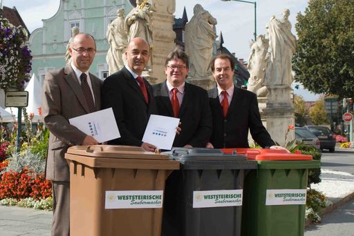 v.r.n.l.: Karl Petinger (Landtagsabgeordneter u. Projektverantwortlicher), Ing. Manfred Wegscheider (Umweltlandesrat), Frank Dicker (Vorstandsmitglied Saubermacher), Hans Roth (Vorstandssprecher der Saubermacher Dienstleistungs AG)
http://pressefotos.at/m.php?g=1&u=55&dir=200710&e=20071012_s&a=event