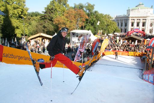 Tolle Stimmung und erste Wintergefühle bei der Pistengaudi am Wiener Rathausplatz. Rund 135.000 begeisterte Besucher kamen zum spektakulären Winter Opening.