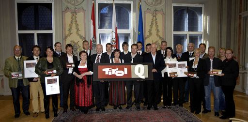 Weitere sechs Tourismusverbände und eine Dachmarketinggesellschaft dürfen sich über die Auszeichnung mit der Qualitätsmarke "Tirol Q" freuen.