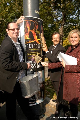 v.l.n.r.: Josef Muff Sopper (GF KULTUR:PLAKAT), GD Karl Javurek (GEWISTA); Daniela Grill (GF KULTUR:PLAKAT)