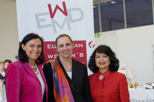  22. EWMD International Conference 2007 Graz
v.l.n.r.: Gabriele Suppan, Tina Reisenbichler, Irene Natividad
http://pressefotos.at/m.php?g=1&u=55&dir=200710&e=20071019_e&a=event