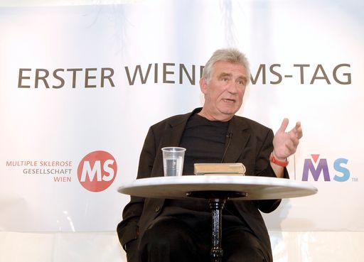 Am Samstag, den 20.10.2007, lud die MS Gesellschaft Wien, eine gemeinnützige Non-Profit-Organisation, zum ersten Wiener MS-Tag ins MuseumsQuartier ein. Ziel dieses Tages ist es, auf interaktive Weise über die Krankheit MS zu informieren und Verständnis für die Bedürfnisse der Betroffen zu schaffen. Im Bild: Heinz Marecek (Schauspieler).
http://www.pressefotos.at/album/1/1/200710/20071020_m/