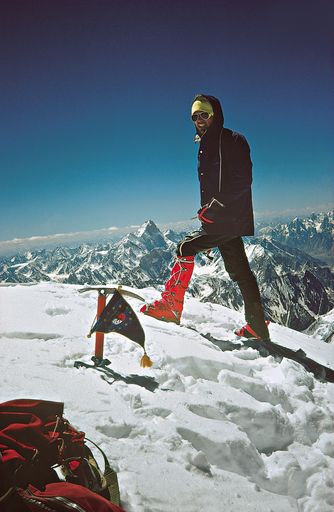 Peter Habeler zeigt in einer Weltpremiere seinen neuen Vortrag in Innsbruck und zeigt die Highlights seines Lebens - von der Mount Everest-Besteigung 1978 bis zum Cholatse im Herbst 2007

Veröffentlichung nur im Zuge einer Berichterstattung/ 
Terminankündigung zum Foto-Film-Festival am 4.11.07 im Congress Innsbruck - jegliche andere Verwendung ist vorab mit dem Veranstalterteam oder den Fotografen abzuklären.