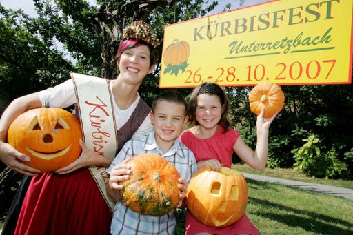  Freunde des "Bluzas" kommen am Samstag, dem 27. Oktober, auf ihre Rechnung.  Eröffnet wird das Kürbisfest um 13.30 Uhr durch Landeshauptmann-Stellvertreter Ernest Gabmann und Kürbisprinzessin Elisabeth I.