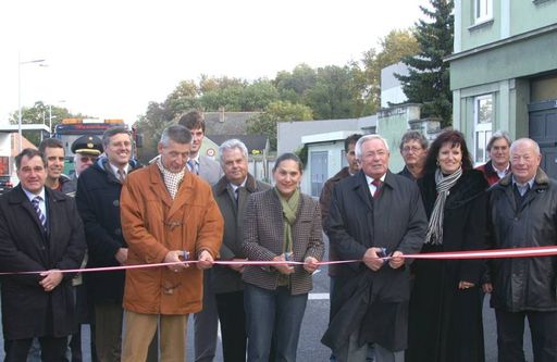  v.l.n.r. Hofrat Dr. Salat, Hr. Rosenberger, Dipl.-Ing. Janak, Hofrat Dipl.-Ing. Kirchner, Maschl Jürgen, Bgm. Winkler, Bundesrat Sissy Roth-Halwax, Bgm. Richard Gebert, Polizeichefinspektor Kaspar, Vizebürgermeisterin Hofbauer, Ing. Mayer, GGR Tröstl