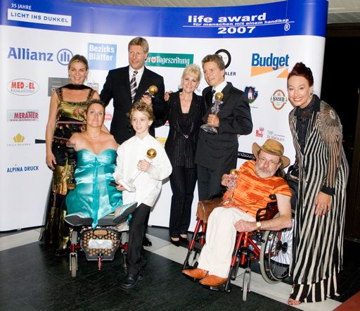 Verena Schütz-Covi, Programmdirektion, Preisträgerin Special Award Alison Lapper mit Sohn Parys, Wirtschafts-Preisträger Mag. Julian M.
Hadschieff, Life Award Gründerin Ingrid Larese, Andy Holzer,Preisträger Kategorien Sport, Klaus Kreuzeder, Preisträger Lebenswerk, Charlotte Sengthaler, Organisation.