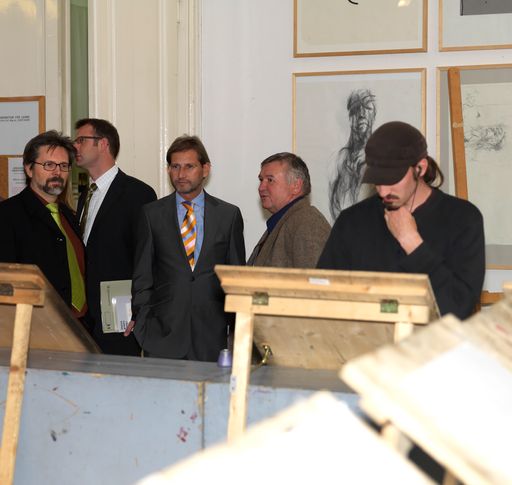 Die Universität für angewandte Kunst Wien wurde heute, am 23. Oktober 2007 von Bundesminister Johannes Hahn besucht. Im Bild von li. nach re.: Gerald Bast, Rektor der Universität für angewandte Kunst Wien, Harald Sidak, Referent des Bundesministeriums für Wissenschaft und Forschung, Johannes Hahn, Bundesminister für Wissenschaft und Forschung, Josef Kaiser, Vizerektor für Lehre der Universität für angewandte Kunst Wien