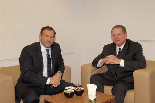 mobilkom austria CEO Boris Nemsic mit Friedensnobelpreisträger und früheren US-Vizepräsidenten Al Gore.