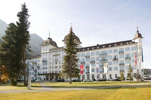"Die besten Hotels ziehen die besten Mitarbeiter an; sie tragen wesentlich zum Lebensgefühl ihrer Betriebe bei und dienen vor allem einem: dem Gast" so Claus Schweitzer, vom Schweizer Wirtschaftsmagazin Bilanz.