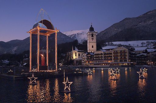 Der Wolfgangseer Advent, nicht nur von seinen zahlreichen Besuchern sondern auch von Presse und TV zum schönsten Adventmarkt Österreichs ausgezeichnet, entwickelt sich auch 2007 weiter. Mit noch mehr Attraktionen, einem verfeinerten, ausgeklügelten Konzept der Advent-Schifffahrt und einem zauberhaften Advent-Eislaufplatz.