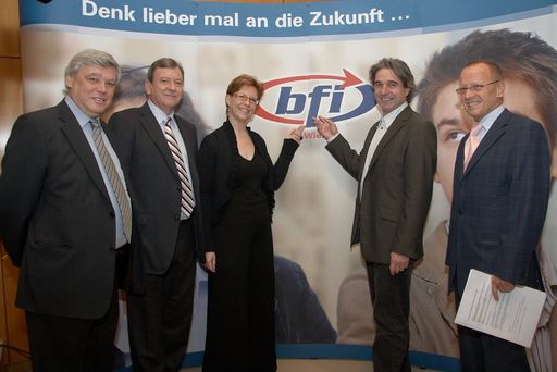 Im Bild v.l.n.r. Hans Sturmer (bfi Wien Aufsichtsratsvorsitzender), Herbert Tumpel (AK Präsident), Christine Marek (Staatssekretärin Bundesministerium für Wirtschaft und Arbeit), Erwin Buchinger (Bundesminister für Soziale Sicherheit, Generationen und Konsumentenschutz) und Herwig Stage (bfi Wien Geschäftsführer) 
http://pressefotos.at/m.php?g=1&u=43&dir=200710&e=20071030_b&a=event