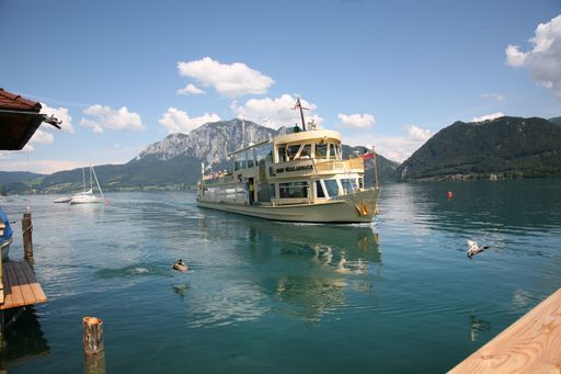  Heuer kann man sich bei der Attersee-Schifffahrt besonders freuen. Das Ergebnis kann sich wirklich sehen lassen. Der Linienverkehr am Attersee konnte um starke 26,8 % gegenüber dem Vorjahr und das Gesamtergebnis inklusive Charter- und Veranstaltungsverkehr um 16,5 % gesteigert werden.