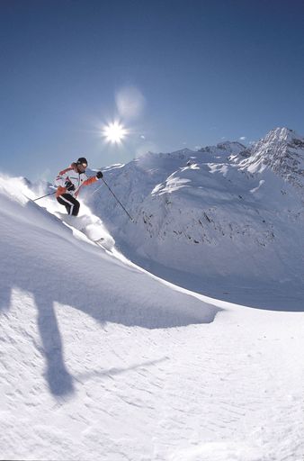 Bereits am 16. November startet das Tiroler Wintersportdorado Obergurgl-Hochgurgl als erste Skiregion entlang des Alpenbogens in den heiß ersehnten Winter 2007/2008.