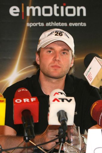 Der "Sportler des Jahres" Thomas Vanek setzt auf österreichische Qualität und baut mit dem Kärntner Unternehmen GriffnerHaus.