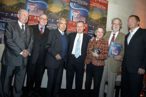 (v.l.n.r.:) Dipl. Ing. Vladimir Mraz (Generaldirektor und Vorstandsvorsitzender der Kooperativa), Günter Geyer (Gereraldirektor der Wiener Städtischen), Dr. Helmut Zilk (Altbürgermeister), Dr. rer. nat. Jan Koukal (Botschafter der Tschechischen Republik), Dr. Elisabeth Leopold, Prof. Dr. Rudolf Leopold und Ing. Mag. Peter Weinhäupl (Kaufmännischer Direktor Leopold Museum)

http://pressefotos.at/m.php?g=1&u=43&dir=200711&e=20071107_l&a=event
