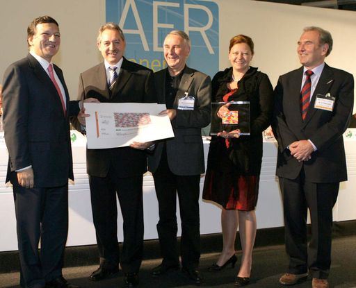 EU-Kommissionspräsident Jose Manuel Barroso, Wirtschaftslandesrat Viktor Sigl, LAD Dr. Eduard Presendorfer, Mag. Gerlinde Pöchhacker und Dr. Wendelin Ettmayer freuen sich über die Auszeichnung!
