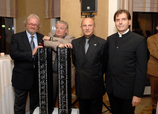 Der Messe-Event der Unterhaltungselektronik - klangBilder_07, v.l.n.r.: Jörg Ruminak (ORF/Licht ins Dunkel), Prof. Herwig Zens (Maler), Dr. Rupert Löschnauer (Bösendorfer Audio), Dr. Ludwig Flich (klangBilder Initiator)