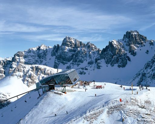  Beim Winteropening vom 07.-12. Dezember kommen alle Wintersportler
voll auf ihre Rechnung: Skispaß pur auf den Spuren der einstigen
Olympiasieger (inkl. Einkehrschwung), rasanter Rodelabend von der
Axamer Lizum nach Axams, Partyzone in der Lizum, Snow Party mit Après
Ski.