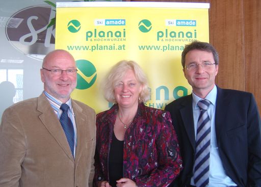  v.l.n.r.: Komm.-Rat Dir. Albert Baier (Geschäftsführer Planai-Hochwurzen-Bahnen), Prof. Dr. DI Ulrike Pröbstl (Universität für Bodenkultur), Dr. Erik Wolf (Fachverband der Seilbahnen, WKO)