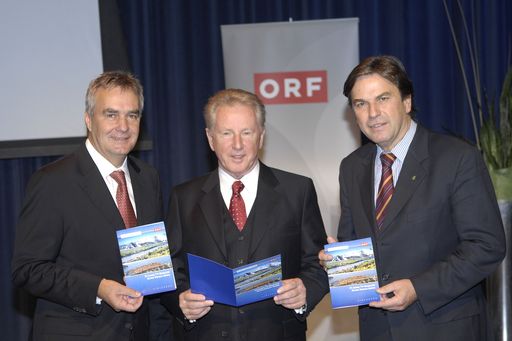 Jubiläumssendung "25 Jahre Alpen Donau Adria"
ORF-Landesdirektor Gerhard Draxler, Alpen-Donau-Adria-Sendungschef Dr. Günther Ziesel und der steirische Landeshauptmann Mag. Franz Voves bei der Präsentation der Jubiläumssendung "25 Jahre Alpen Donau Adria" im ORF Landesstudio Steiermark