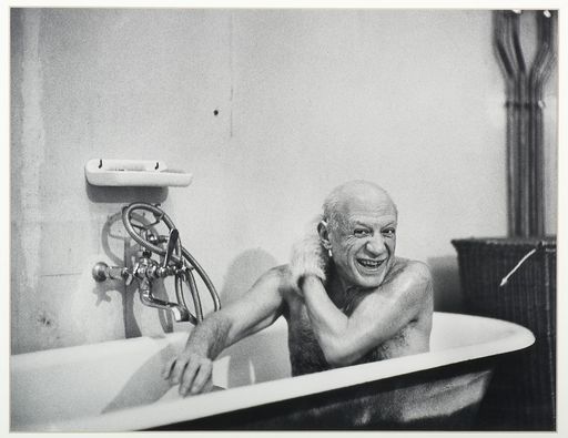 Picasso in seiner Badwanne. La Californie, 1956
