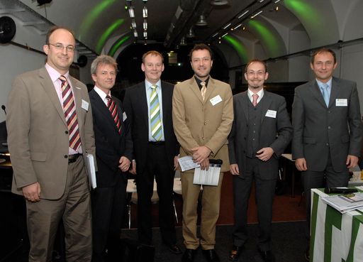 IDC Green Day 2007: Grüne IT-Strategien für Unternehmen und Rechenzentren, v.l.n.r.: DI Andreas Karner (KWI Consultants), Dr. Bernd Schäppi (Austrian Energy Agency), Martin Niemer (EMEA, VMWare Global Inc.), Mag. Joachim Seidler (Branch Manager ICD Central Europe), Dr. Gerald Rehling (T-Systems Austria), Jürgen Kaiser (Brocade Communications Austria)
http://www.pressefotos.at/album/1/1/200711/20071128_i/