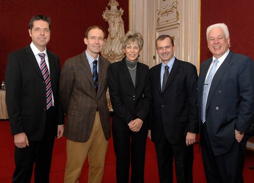Großer Zahnärzte-Kongress in Wien, v.l.n.r.: Univ.-Prof. Dr. Manfred Wichmann (DGI), Univ.-Doz. Dr. Christof Pertl (ÖGOCI), Univ.-Prof. Dr. Regina  Mericske-Stern (SGI), Univ.-Prof. DDr. Robert Haas (Tagungs-Präsident), Univ.-Prof. Dr. Günter Dhom (DGI), http://pressefotos.at/m.php?g=1&u=1&dir=200711&e=20071129_a&a=event