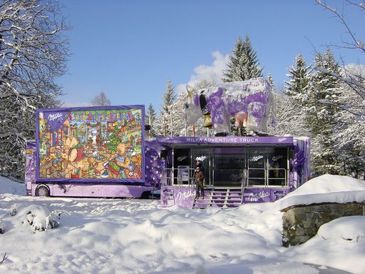  In diesem Jahr kommt der Nikolaus in einem ganz besonderen Gefährt zu uns. Im Rahmen seiner großen Europa-Tour und der von Milka in Österreich initiierten Aktion "Schätze einer Tradition", hält der Milka Weihnachts-Truck am 6. Dezember 2007 erstmals in Wien.
