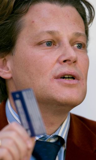 Vorschau Bild von Für rund 8 Millionen Versicherte in Österreich ist die e-card der Schlüssel zum Gesundheitssystem. Doch die e-card ist noch mehr: Mit der Bürgerkartenfunktion ist sie auch ein Schlüssel für die E-Government-Anwendungen der heimischen Verwaltungsbehörden. Im Bild: GD-Stv. DI Volker Schörghofer, Hauptverband der österr. Sozialversicherungsträger