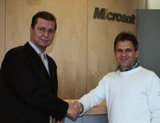 Lorenz Aberle (li., Vertriebsleiter von atms) und Alexander Ruzicka (Senior IT Manager der Microsoft Österreich GmbH / Austria and Hungary)
