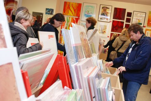  Unter dem Motto, Kunst für alle erschwinglich zu machen, bietet der Kunstsupermarkt in der Mariahilfer Straße seit November Originalwerke zu niedrigen Preisen an. 700 dieser Unikate haben bereits einen Käufer gefunden.