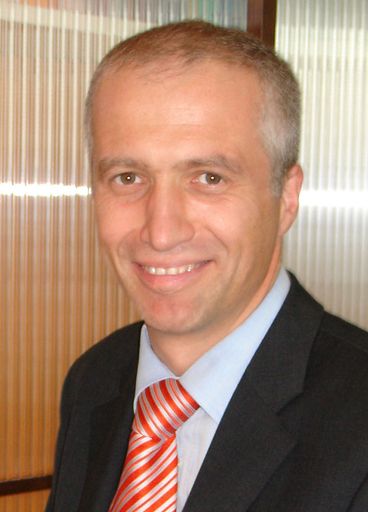 Vorschau Bild von Pilzinfektionen: Preis der modernen Medizin?
im Bild: Dr. Tobias Eichhorn