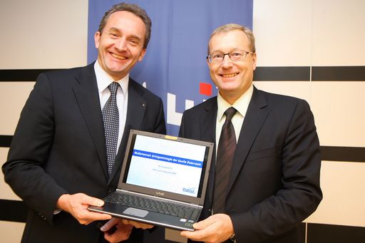 Internet Handel in Österreich: Quelle unter den Top-3. v.l.n.r.: Wolfgang Binder (Vorstandsvorsitzender QUELLE AG Österreich), Dr. Werner Beutelmeyer (Geschäftsführer Marktforschungsinstitut market)
http://pressefotos.at/m.php?g=1&u=52&dir=200712&e=20071206_q&a=event