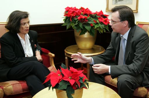 Bianca Jagger und Verteidigungsminister Norbert Darabos.