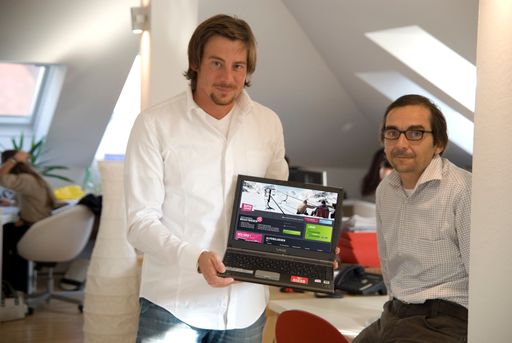 Vorschau Bild von v.l.n.r.: Marcus Bitter, Michael Gutternig
Alpengluehen.com, die erste österreichische Sport- und Freizeitcommunity, stellt den Unternehmen im Bereich Tourismus erstmalig ein soziales Netzwerk für die Vermarktung ihrer Produkte und Dienstleistungen zur Verfügung.