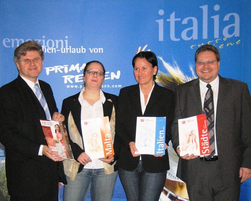 Vorschau Bild von Prima Reisen-Team: (von links nach rechts): Karl Heinz Sengwein (GF), Herlinde Friesl-Koller (Produkt Manager), Sybille Morocutti (Verkaufsleiter), Mag. Andreas Haag (Leitung Marketing und Vertrieb).