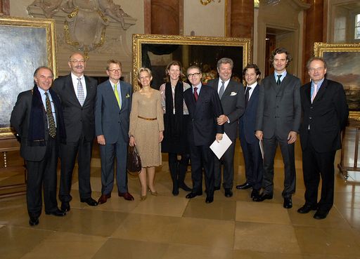 Liechtenstein Museum: 5 Öffnungstage ab 2. März 2008 durch neuartiges Sponsoringkonzept, v.l.n.r.: Dr. Johann Kräftner (Direktor Liechtenstein Museum - 1. v.r. ) mit den Sponsoren des Liechtenstein Museums
http://pressefotos.at/main.php?g=1&u=1&dir=200712&e=20071212_l&a=event
