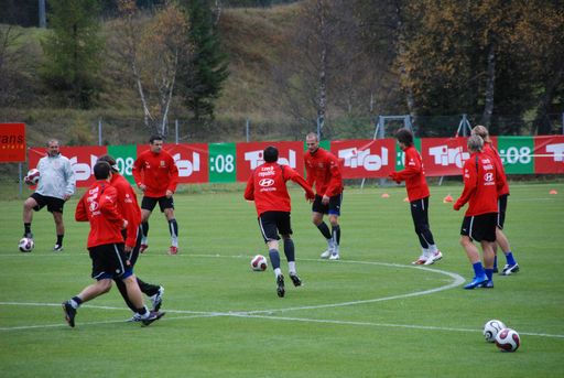 Die tschechische Nationalmannschaft bereitete sich in Seefeld bereits erfolgreich auf das Qualifikationsspiel im Oktober gegen Deutschland vor und will die guten Bedingungen nun auch für die Fußball EM nutzen.