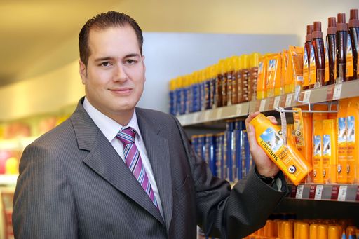 Seine Aufgaben als Prokurist bei dm drogerie markt wird Dipl. Betriebswirt Harald Bauer ab 1.1.2008 übernehmen.