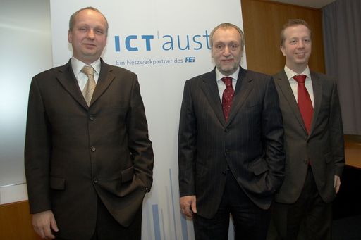  Im Bild v.l.n.r. Andreas Kreutzer (Studien-Projektleiter, Geschäftsführer der Kreutzer Fischer & Partner Consulting GmbH), Ing. Mag. Rudolf Fischer (ICT-Präsident) und Mag. Christian Eggenreiter (Geschäftsführer ICT Austria)
http://pressefotos.at/m.php?g=1&u=43&dir=200712&e=20071218_i&a=event