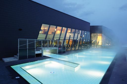NEU seit 8. Dezember 2007: Die Aqualux Therme Fohnsdorf im Herzen der Obersteiermark hat eröffnet und lockt mit einzigartigem Lichtkonzept, Saunakultur pur im "VitaDome(R)" oder einfach Abschalten in der Relax-Lounge