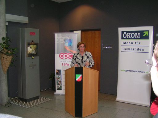 Vorschau Bild von Unter der Schirmherrschaft von Staatssekretärin Silhavy wurde der erste Internet-Terminal mit Bürgerkartenfunktion in der Gemeinde Engerwitzdorf in Oberösterreich feierlich in Betrieb genommen. Im Bild: Ansprache der Staatssekretärin Silhavy