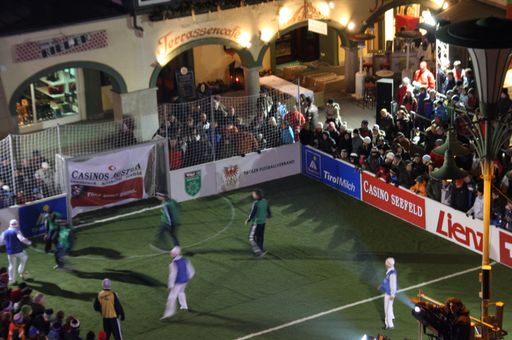 Auf dem grünen Rasen stimmt man sich in Going beim Stanglwirt auf die Fußball Europameisterschaft ein.